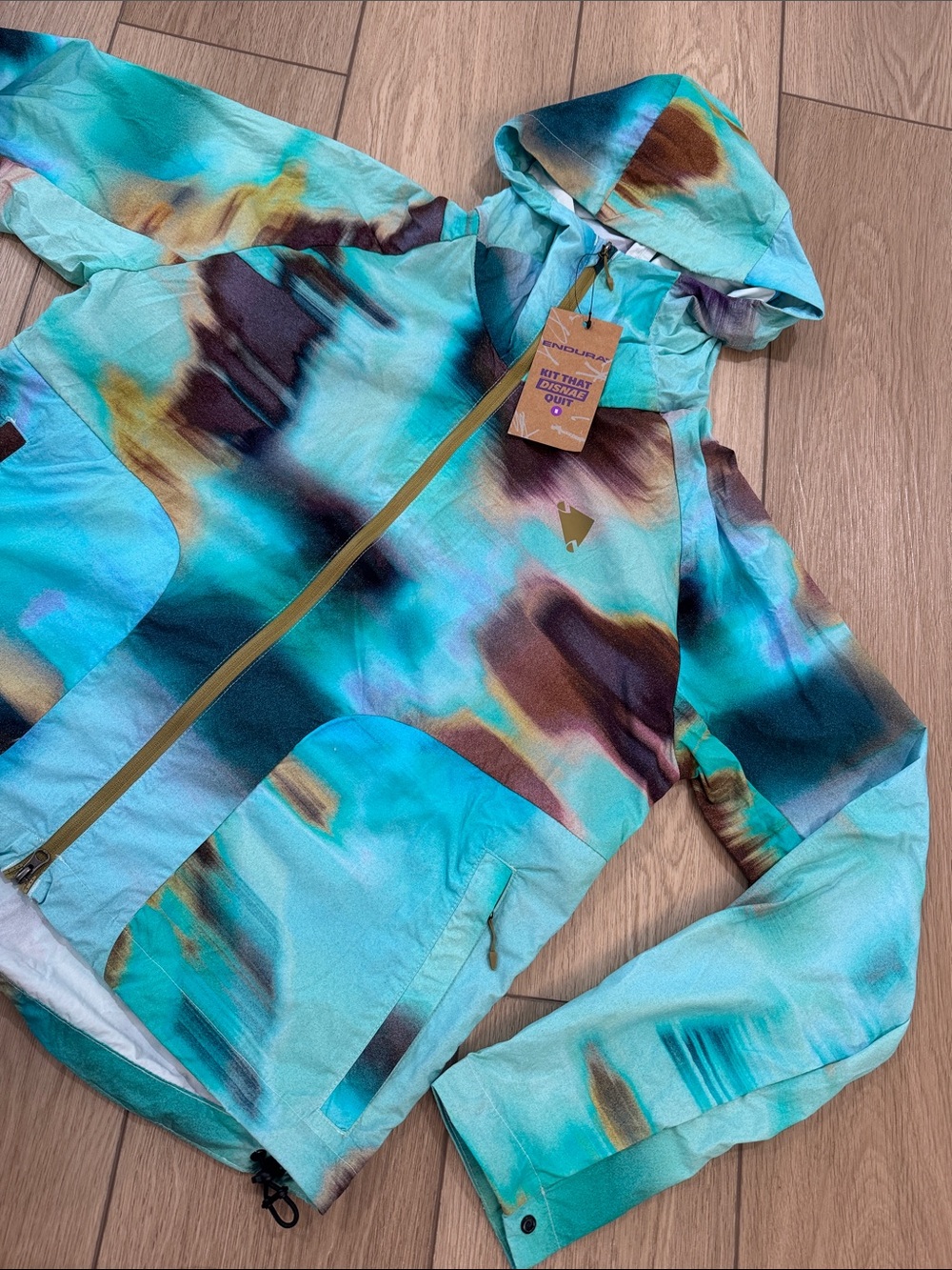 NWT Endura Multi Color Wind Jacket Sz M Sporty Cycling Hike Packable lightweight